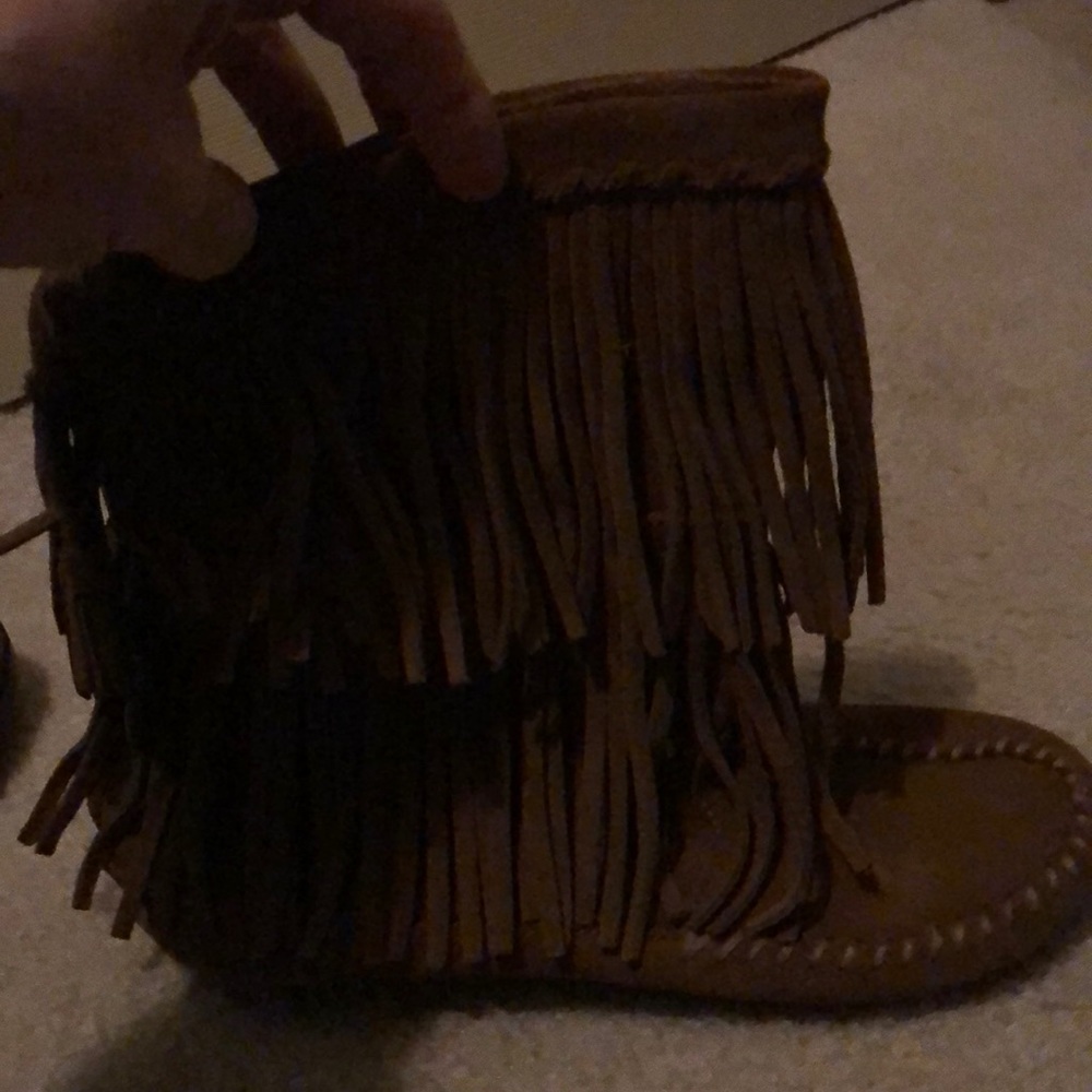 Minnetonka boots two layer tassels. Perfect cond